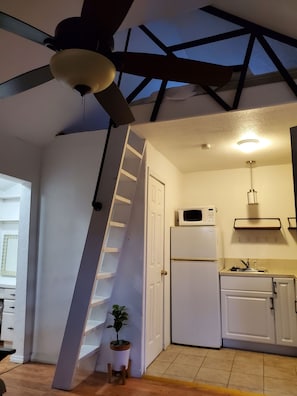 Fridge, microwave, stovetop, coffee/tea maker