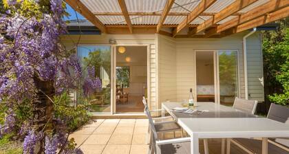 A delightful studio in idyllic Mapua Village, perfect from which to explore the Tasman region