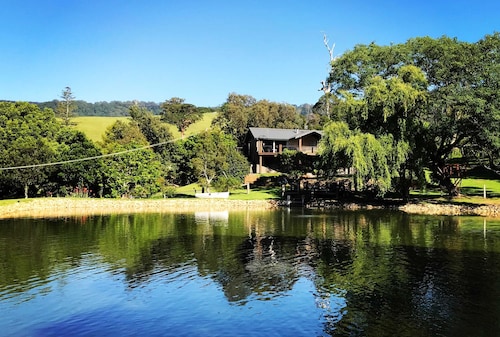 'The Berry Lake House' - Private Luxury Estate