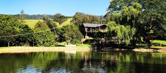 'The Berry Lake House' - Private Luxury Estate