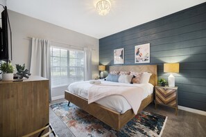 4 habitaciones, tabla de planchar con plancha y cuna de viaje