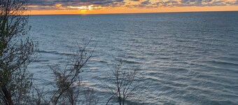 Lake House -1 block from Lake Michigan Sunsets 