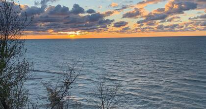 Lake House -1 block from Lake Michigan Sunsets