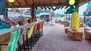 Bar (on property) - Howard Johnson by Wyndham Montanita (Manglaralto)