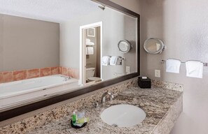 Jetted tub, hair dryer, towels, soap - Hot SKI-in SKI-out Rentals Bentley Brook Resort! (Hancock)