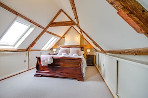 5 bedrooms, iron/ironing board, free WiFi, bed sheets