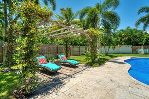 A heated pool - Turtle Cove Hot Tub/Heated Pool in Historic Delray (Delray Beach)