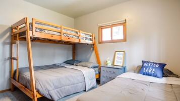 2 bedrooms, travel cot, free WiFi, bed sheets