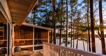 Cottage House on Little Hills Lake; Beach, Pier, Kayaks, Paddleboards & more