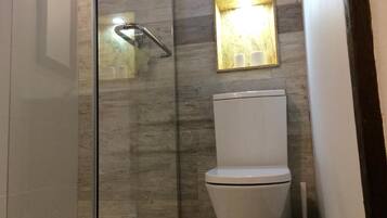Combined shower/tub, hair dryer, towels, soap