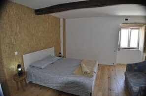 1 bedroom, travel cot, free WiFi, bed sheets