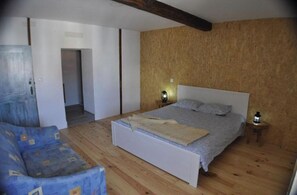 1 quarto, berço de viagem, Wi-Fi de cortesia, roupa de cama
