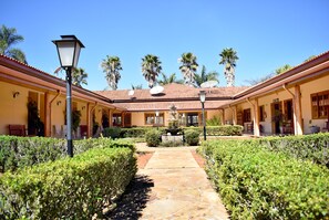 المنشأة من الداخل