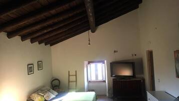 1 habitación, escritorio, wifi gratis y ropa de cama