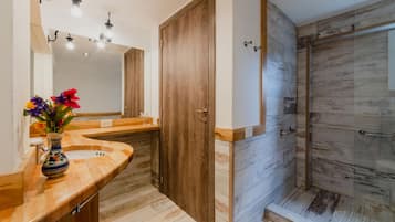 Kabin | Kamar mandi | Shower, pancuran hujan, pengering rambut, dan kloset