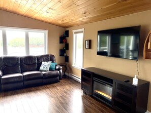 Smart-TV, Kamin, Arbeitsbereiche