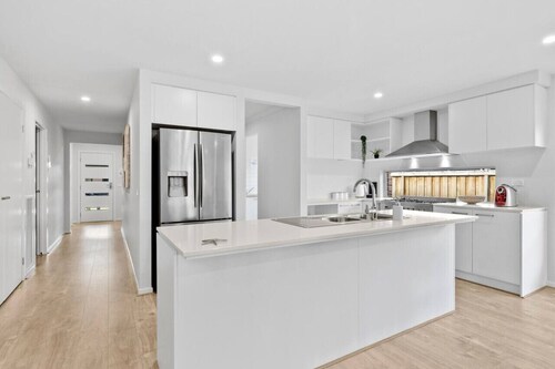 OSCAR -  A Tranquil Armstrong Creek Home + NETFLIX