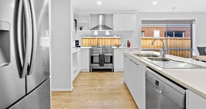 OSCAR - A Tranquil Armstrong Creek Home + NETFLIX