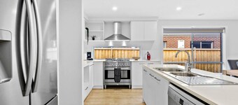 OSCAR - A Tranquil Armstrong Creek Home + NETFLIX