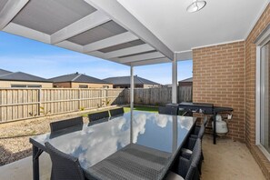 تناول الطعام بالخارج