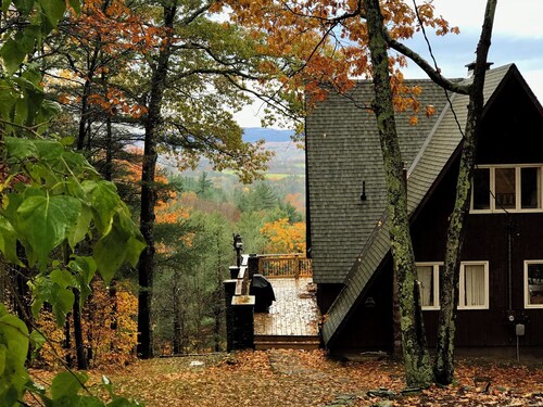 Views!-Ski-Relax-Spacious 3-floor Custom open concept Chalet 18 private acres.