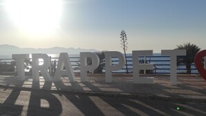 A sign with the word "TRAPET" and a heart symbol, indicating a location or attraction. - Vacation House La Rosa 🌹 (Trappeto)