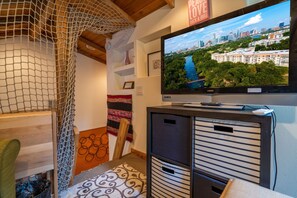 Interior - 《Best Austin Location ❤Huge Patio w HEATED Cowboy Pool & 65" TV❤ Skyline Views》 (Austin)
