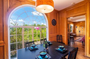 Dining - 《Best Austin Location ❤Huge Patio w HEATED Cowboy Pool & 65" TV❤ Skyline Views》 (Austin)