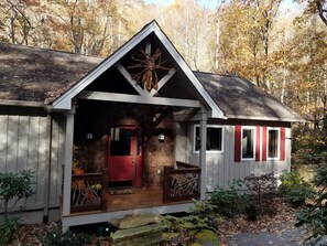 Exterior - Cozy Creekside Cottage - RELAX by the Creek (Sapphire)