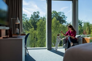 Literie hypoallergénique, minibar, coffres-forts dans les chambres