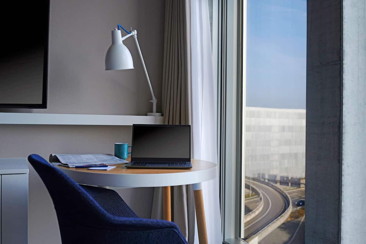 hypo-allergenic bedding, minibar, in-room safe, desk