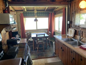 Fridge, microwave, oven, stovetop - Enjoy the views at this Gorgeous Lakeside Get-away! (Port Hope)