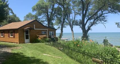 Enjoy the views at this Gorgeous Lakeside Get-away!