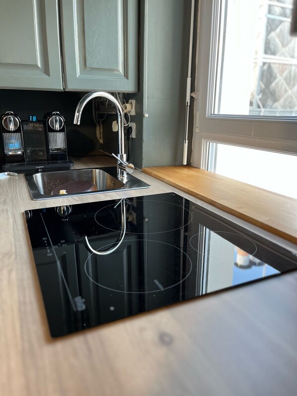 Fridge, microwave, oven, dishwasher - ♥️PEPITE♥️ In the heart of Le Pouliguen, at the foot of the market and the port, 5 minutes from the beach. (La Pouliguen)