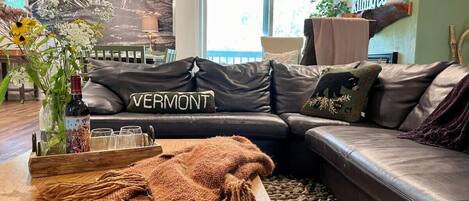 Smart TV, chimenea, videojuegos y estéreo