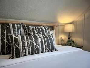 4 Schlafzimmer, Schreibtisch, Bügeleisen/Bügelbrett, Reisekinderbett