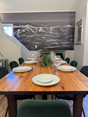 Dining - TreeTops- AC, Pool, Tennis, Close to Resort/Biking (Killington)
