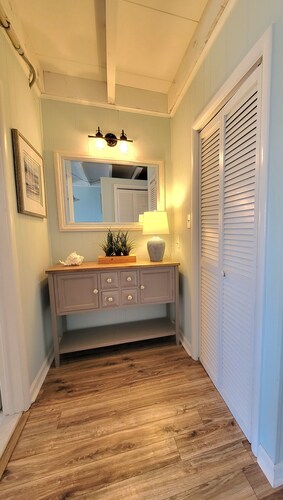 Best 1 Bedroom in SIC! 1 Block to the Beach.. A+ location .. Walk to Everything!