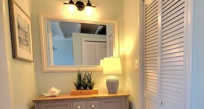 Best 1 Bedroom in SIC! 1 Block to the Beach.. A+ location .. Walk to Everything!