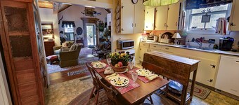 1924 Original 3+ BR Farmhouse overlooking Possum Trot Creek!