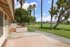 House (Arroyo) | Property grounds