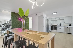 House (Arroyo) | Private kitchen | Fridge, microwave, dishwasher, coffee/tea maker - Arroyo (Palm Springs)