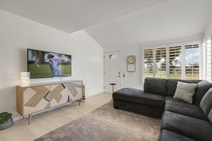 House (Arroyo) | Living room | TV