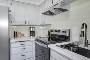 House (Arroyo) | Private kitchen | Fridge, microwave, dishwasher, coffee/tea maker