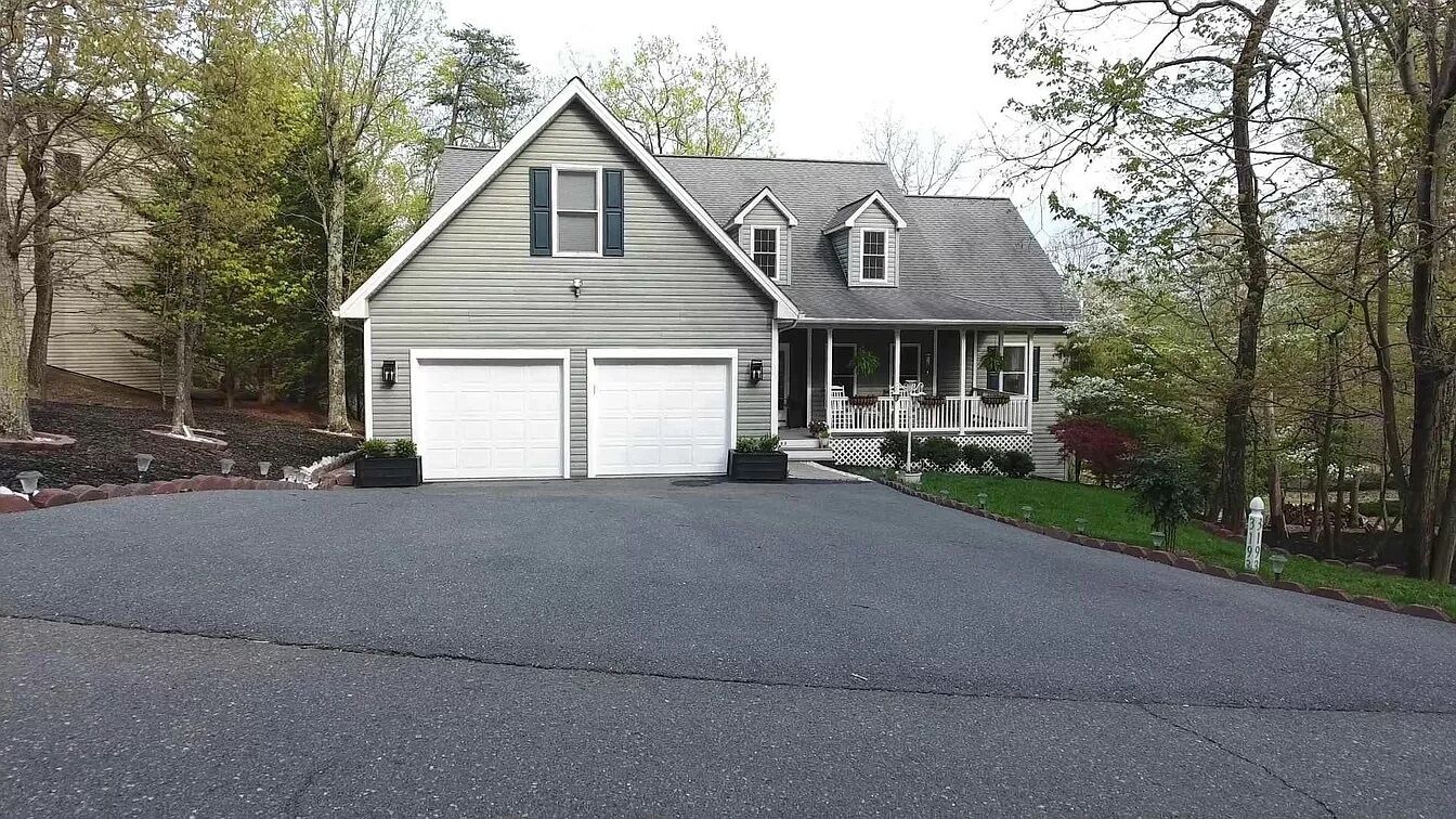 New listing! "On the Rocks"-Luxury mountain home - Center of Massanutten resort.