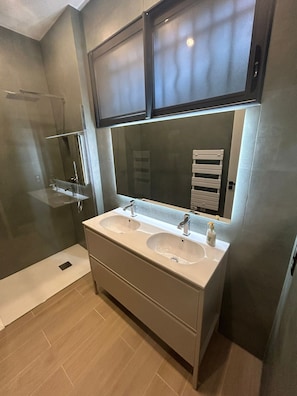 Towels, toilet paper - VILLA BEL AIR CANNES - NEW - Pool - No Party allowed - No bachelor-ette stay (Le Cannet)