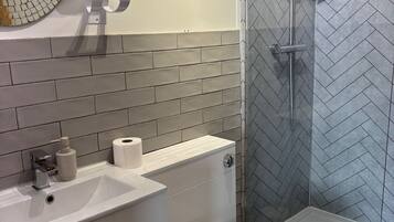 Combined shower/bathtub, deep-soaking bathtub, hair dryer, towels