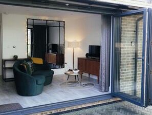 Cottage | Terrace/patio - The Observatory Annexe (Dorking)