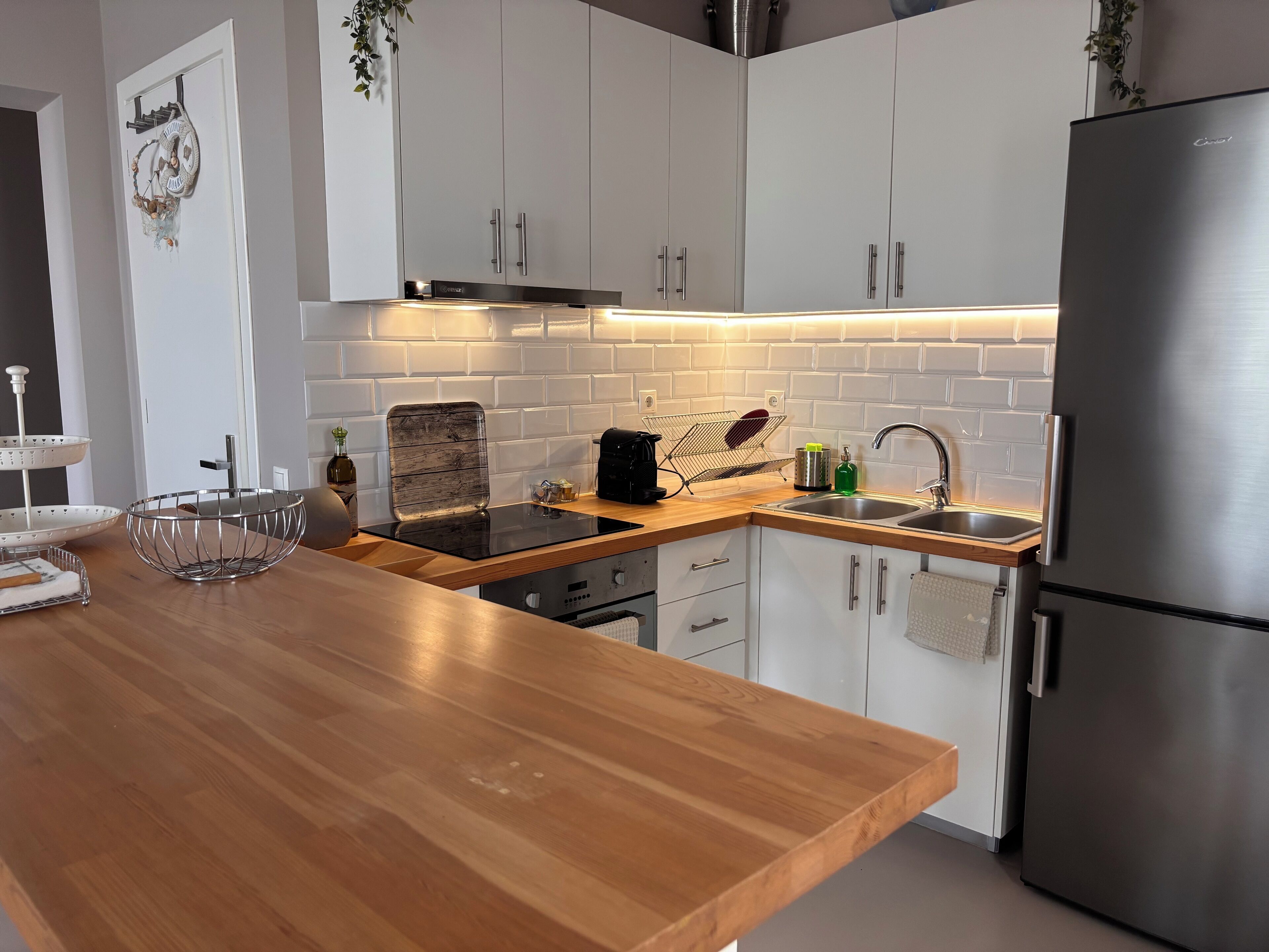 Refrigerador, microondas, horno y lavavajillas 