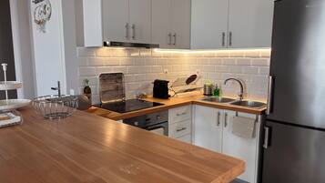 Refrigerador, microondas, horno y lavavajillas